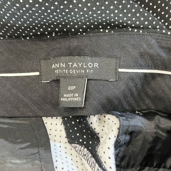 Ann Taylor Black Print Cropped Ankle Pants Size 00P - Picture 4 of 4